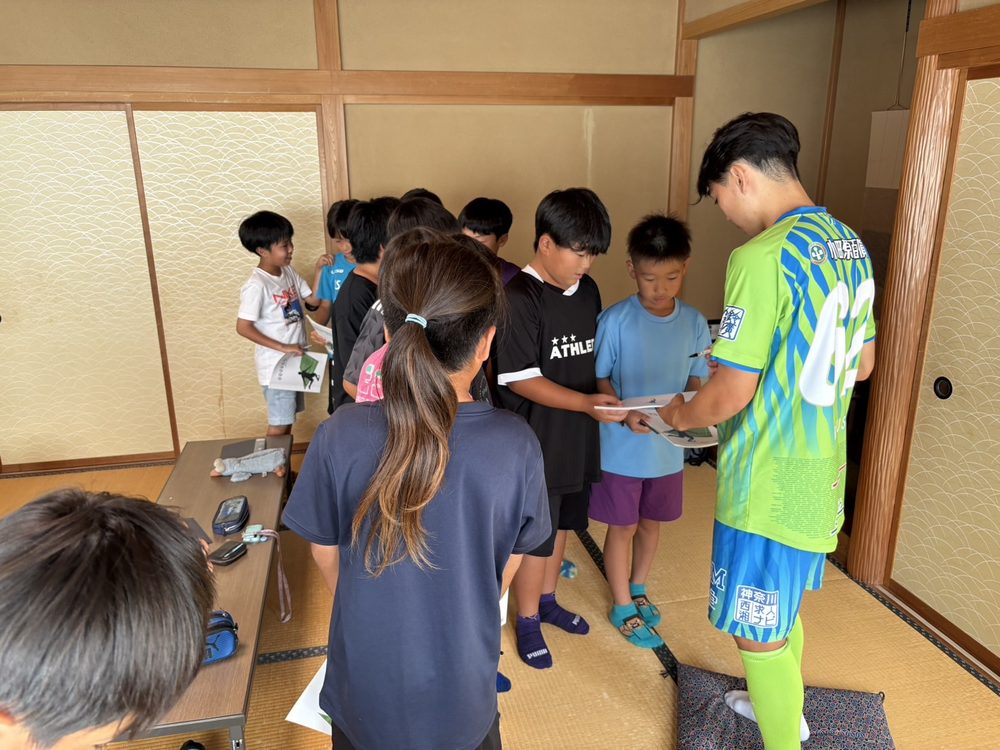 講演を聞く子どもたち
