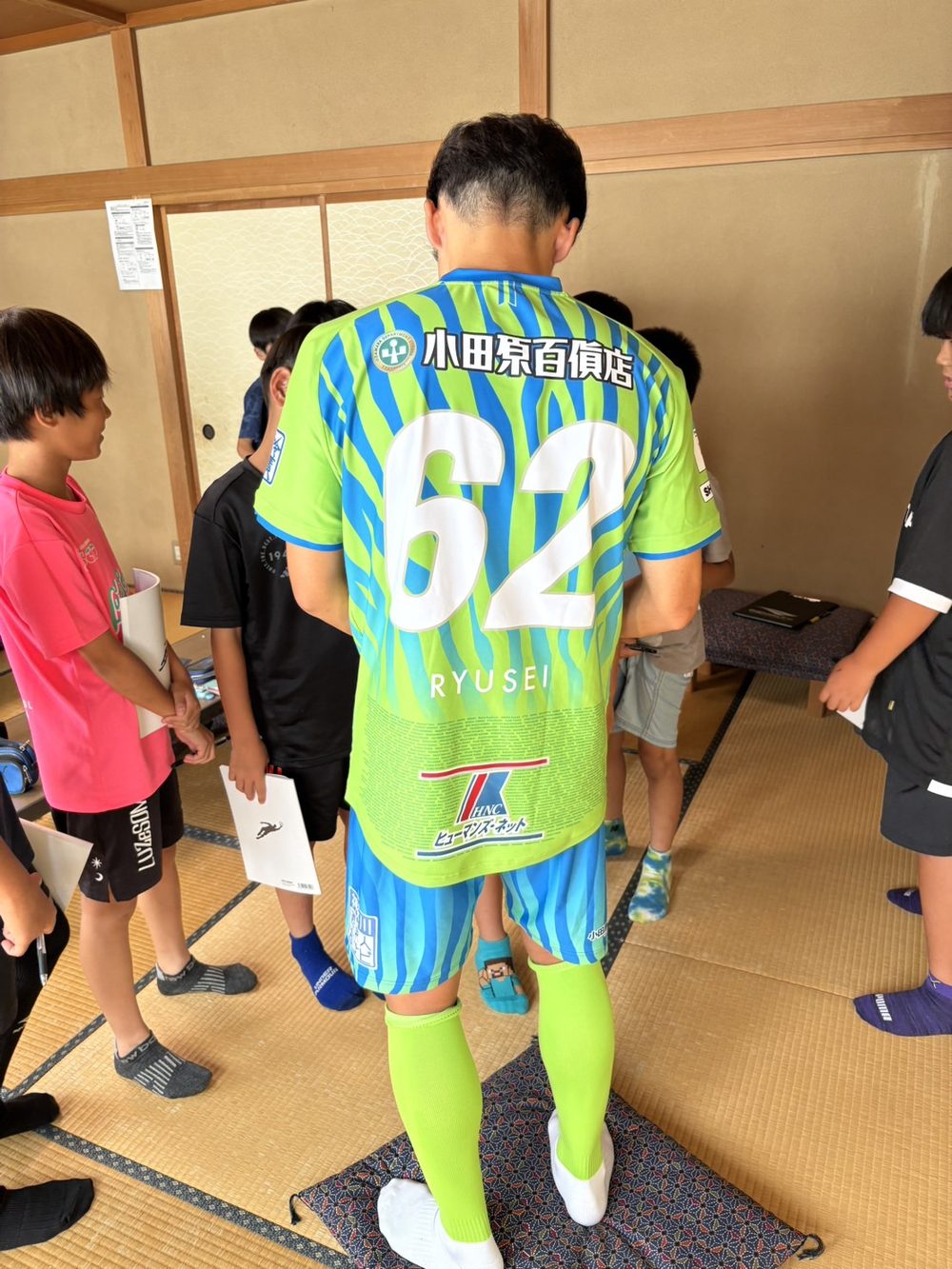 川崎竜聖選手と矢作SCの子どもたち